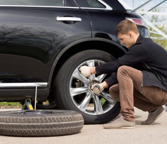 3 Mistakes You Make When Changing a Flat Tire