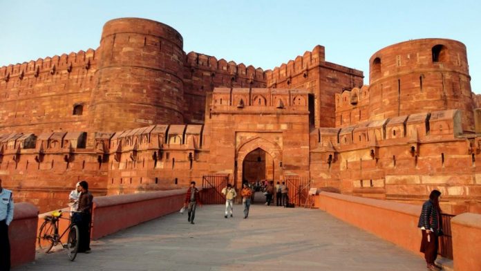 Explore Travel Guide to the Agra Fort