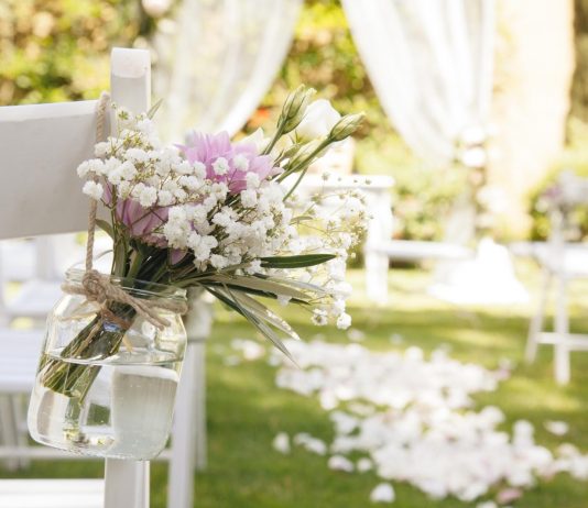 7 Tips for Planning a Wedding Ceremony in Your Backyard