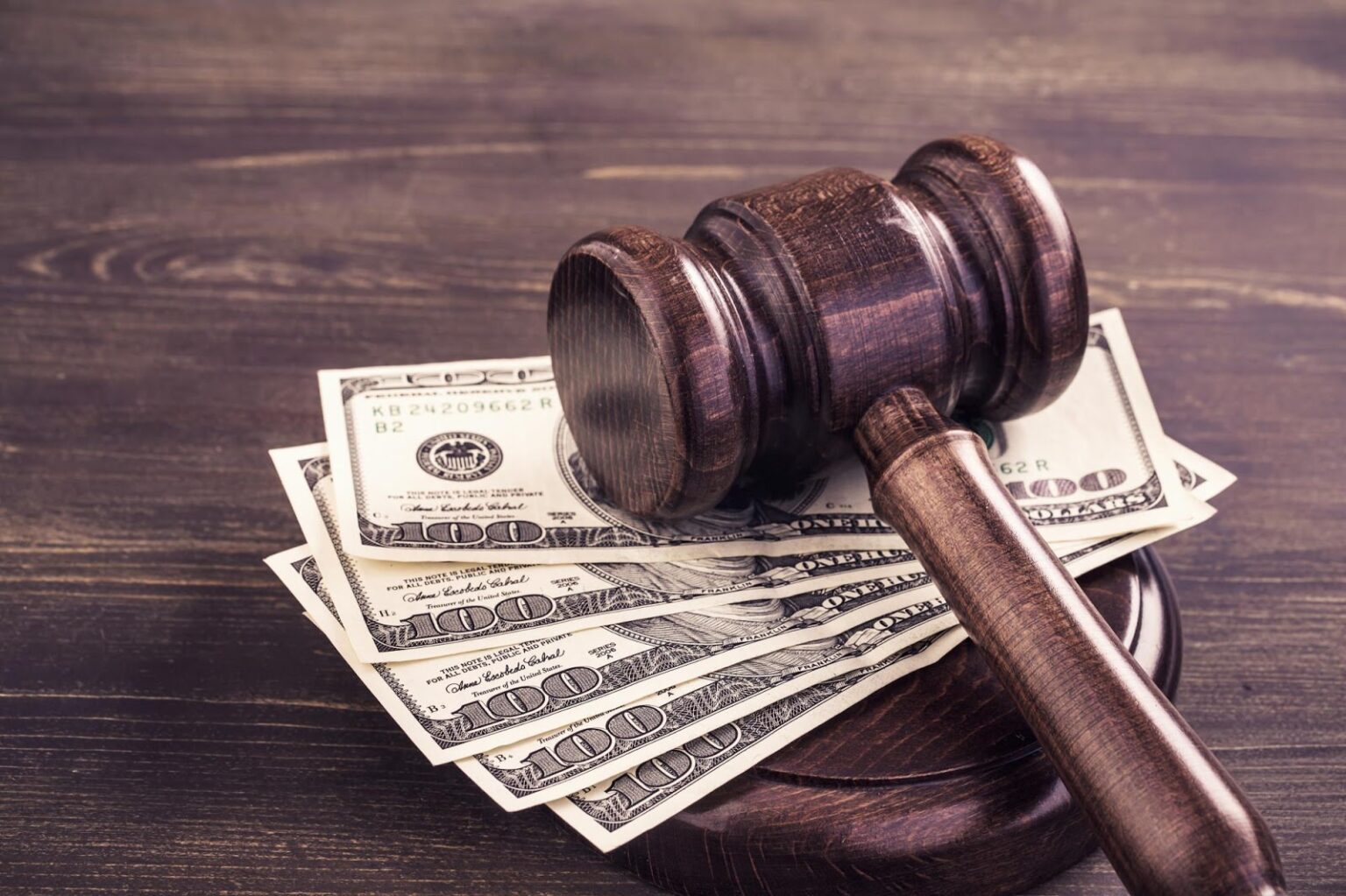 How much does a criminal lawyer cost in us?