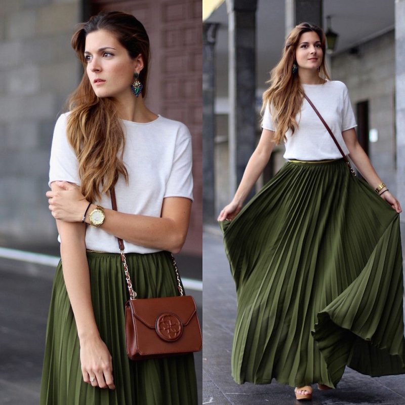 The shirt-look with a pleated maxi skirt 
