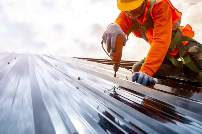 A Simple Guide to Hiring a Commercial Roofer