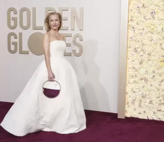 Gillian Anderson and this dress shocked the red carpet at the Golden Globes